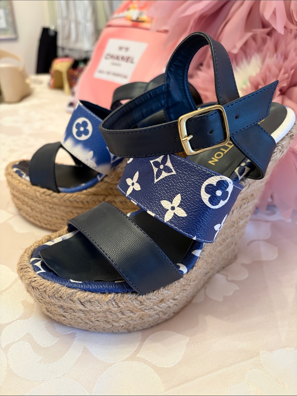 SL Fashions ladies white  and Navy Blue Espadrille Wedge Sandals. Size 6. NEW